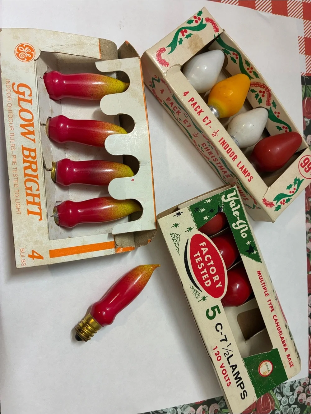 Vintage-Style Gradient C7 Christmas Bulbs - Red to Yellow, Pack
